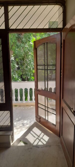 Room in 2 BHK Builder Floor at Sector 31 – for Rent