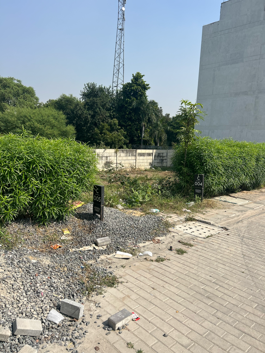 Plot For Sale in Sector 84