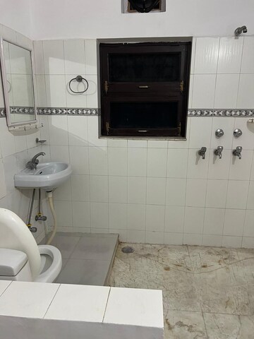 Bathroom in 2 BHK Builder Floor at Sector 40 – for Rent