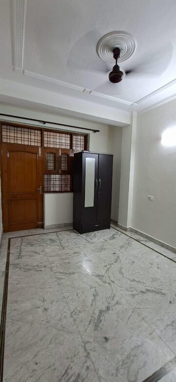 Room in 2 BHK Builder Floor at Sector 40 – for Rent