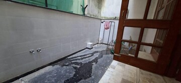 Balcony in 2 BHK Builder Floor at Sector 40 – for Rent