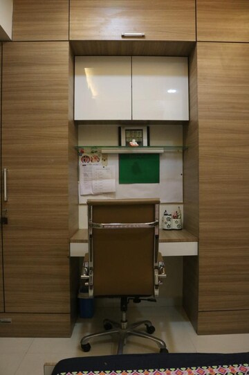 Furnished Amenities in 2 BHK Apartment at Sanghvi Majestic, Matunga – for Rent
