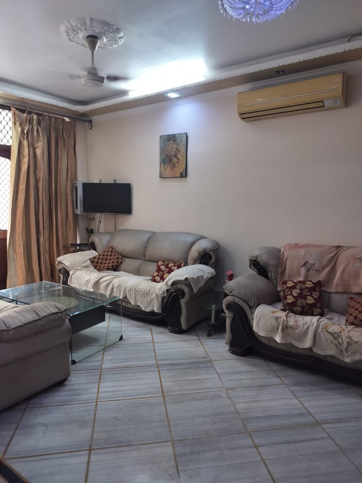 Living Room, sector 37 3.5 Bedroom 162 Sq.Mt. Villa In Sector 37 Noida 9311916