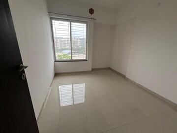Room in 2 BHK Apartment at Lohia Unicus C Wing, Bavdhan – for Rent