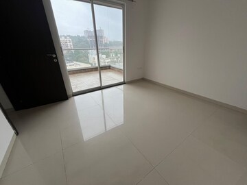 Room in 2 BHK Apartment at Lohia Unicus C Wing, Bavdhan – for Rent