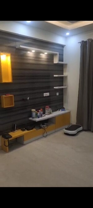 Room in 3 BHK Apartment at Paras Irene, Sector 70a – for Rent