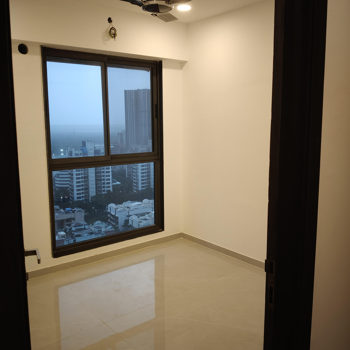 3 BHK 1100 Sq.Ft. Apartment in S Raheja Panorama