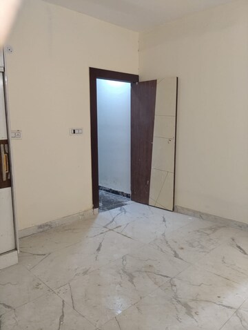 Room in 2 BHK Builder Floor at Sunshine Apartments Sector 73, Sector 73 – for Sale