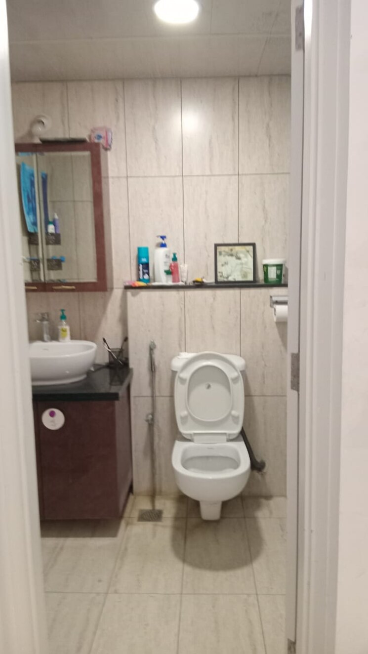 Bathroom, prestige-lakeside-habitat 3.5 Bedroom 2135 Sq.Ft. Apartment In Varthur Bangalore 9312048