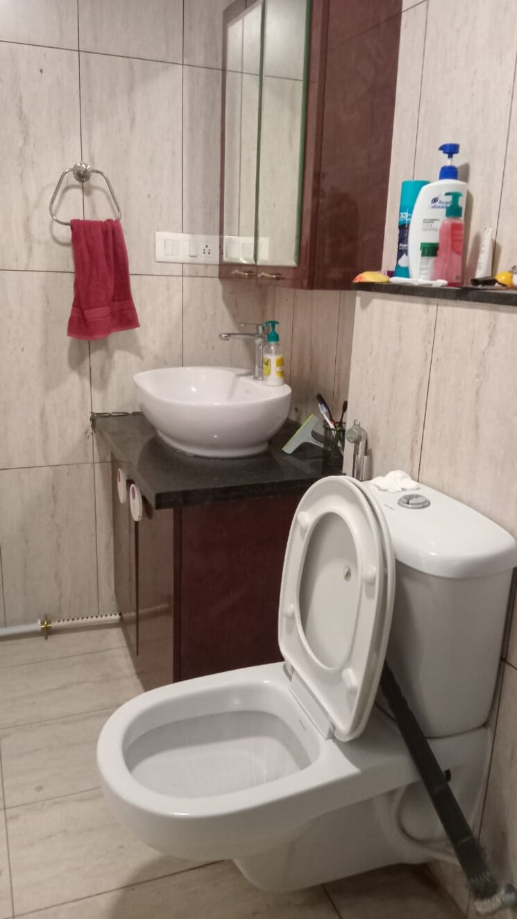 Bathroom, prestige-lakeside-habitat 3.5 Bedroom 2135 Sq.Ft. Apartment In Varthur Bangalore 9312048