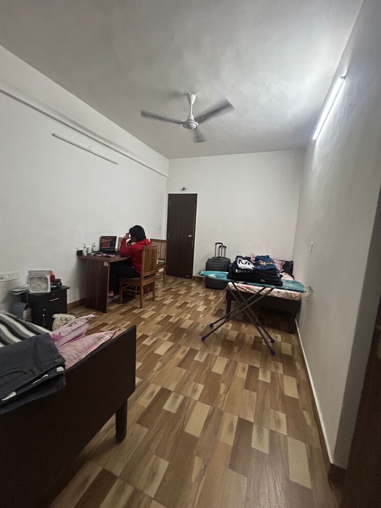 Room, safdarjung enclave 2 Bedroom 150 Sq.Yd. Builder Floor In Safdarjung Enclave Delhi 9312113
