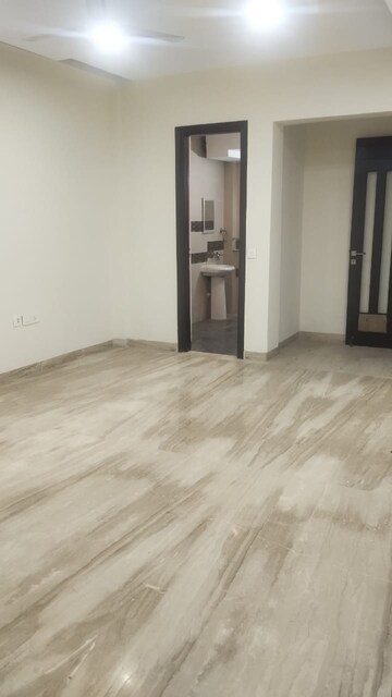 Room in 3 BHK Independent House at Sector 40 – for Rent