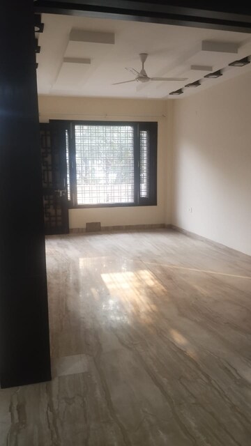 Bedroom in 3 BHK Independent House at Sector 40 – for Rent