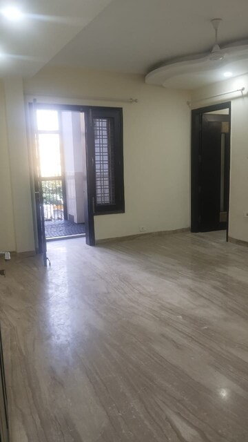 Room in 3 BHK Independent House at Sector 40 – for Rent