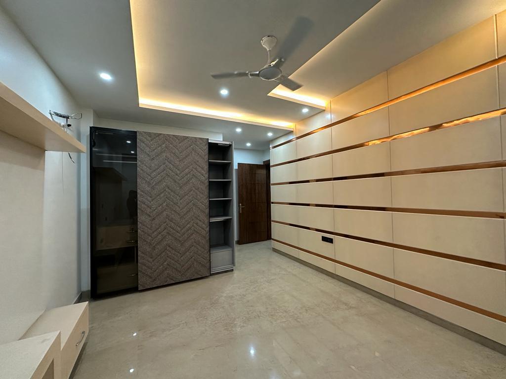 4 BHK + Servant Room Builder Floor For Rent in RBC II