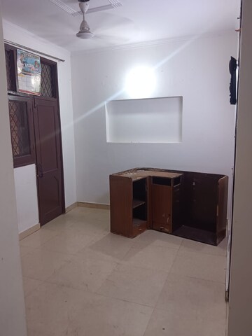 Room in 1 BHK Builder Floor at Panchsheel Vihar – for Rent