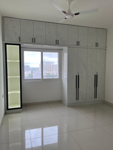 Room in 3 BHK Apartment at Rajapushpa Provincia, Narsingi – for Rent