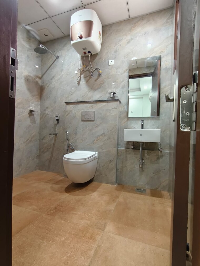 Attached Bathroom, gupta-awas 1 RK 700 Sq.Ft. Builder Floor In Sector 43 Gurgaon 9312177