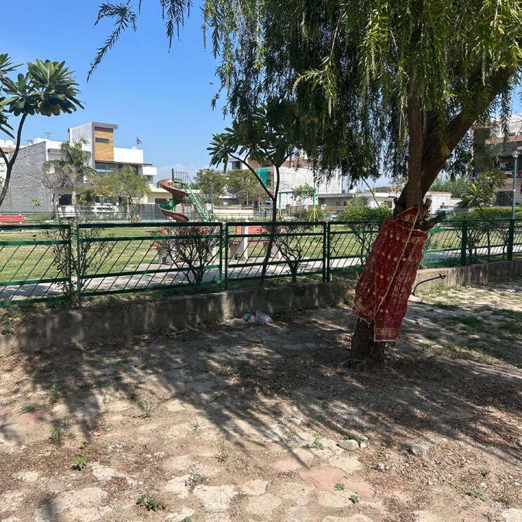 Garden, sector 66 b  200 Sq.Yd. Plot In Sector 66 B Mohali 9312175