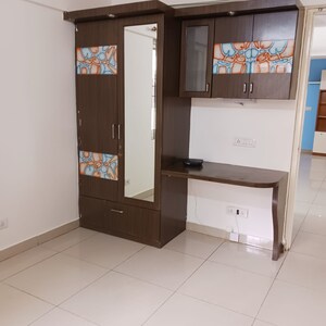 Room in 4 BHK Apartment at Ozone Evergreens, Haralur Road – for Rent