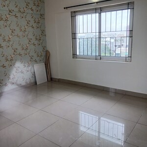 Room in 4 BHK Apartment at Ozone Evergreens, Haralur Road – for Rent