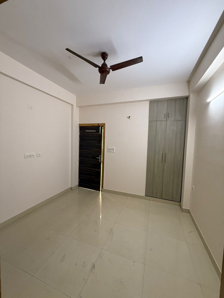 Room, sarfabad village 2 Bedroom 1100 Sq.Ft. Builder Floor In Sarfabad Village Noida 9312208