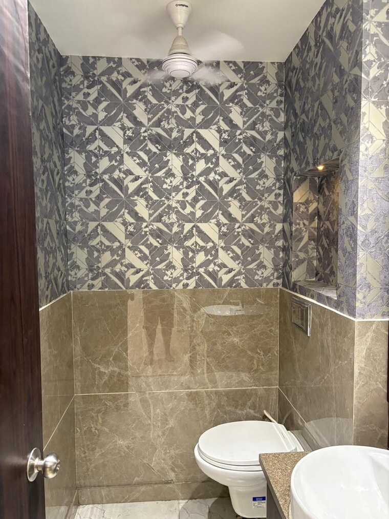 Bathroom, super-mart-1 4 Bedroom 2700 Sq.Ft. Builder Floor In Sector 27 Gurgaon 9312197