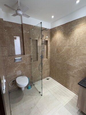 Bathroom in 4 BHK Builder Floor at Super Mart 1, Sector 27 – for Rent