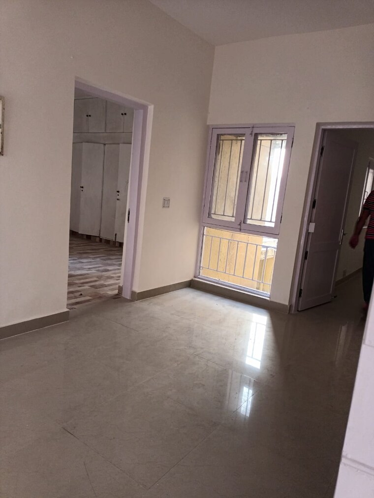 Room, arun-vihar-sector-37 2 Bedroom 1050 Sq.Ft. Apartment In Sector 37 Noida 9312193
