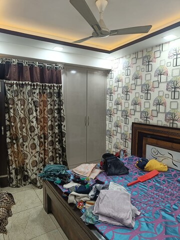 Living Room in 4 BHK Apartment at Supertech Cape Town, Sector 74 – for Rent