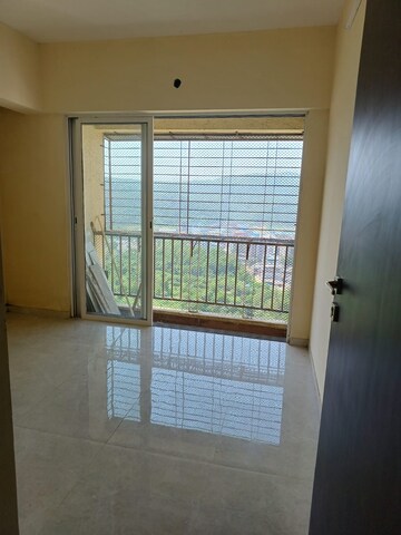 Room in 2 BHK Apartment at Bharat Ecovistas, Shilphata – for Rent