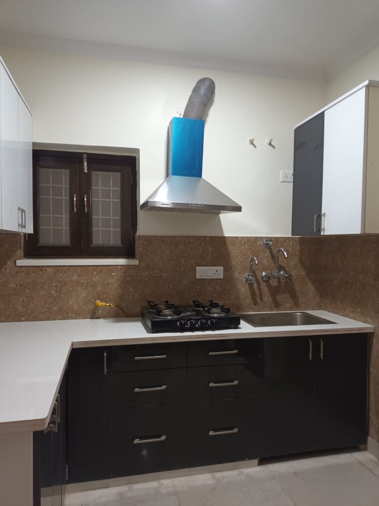 Kitchen, jal-vayu-vihar-noida 3 Bedroom 2000 Sq.Ft. Apartment In Sector 21 Noida 9312244
