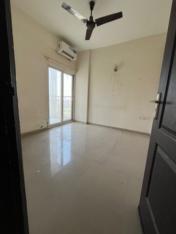 Room in 3 BHK Apartment at Sunworld Vanalika, Sector 107 – for Rent