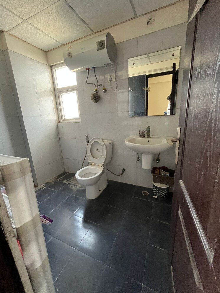 Bathroom, sunworld-vanalika 3 Bedroom 1730 Sq.Ft. Apartment In Sector 107 Noida 9312260