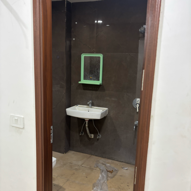 Bathroom, sainik farm 2 Bedroom 1450 Sq.Yd. Builder Floor In Sainik Farm Delhi 9312253