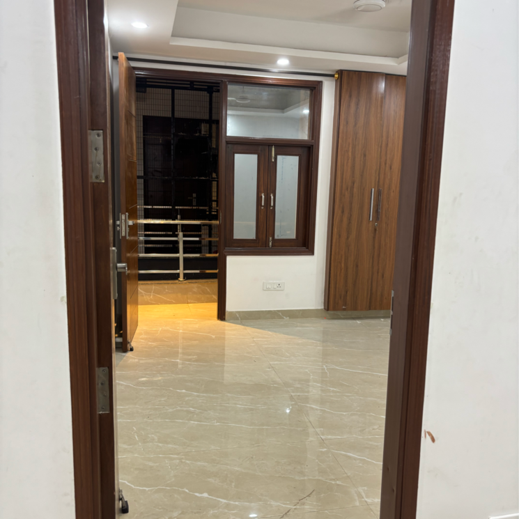 Room, sainik farm 2 Bedroom 1450 Sq.Yd. Builder Floor In Sainik Farm Delhi 9312253
