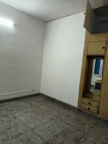 Room in 3 BHK Apartment at Jal Vayu Vihar Noida, Sector 21 – for Sale