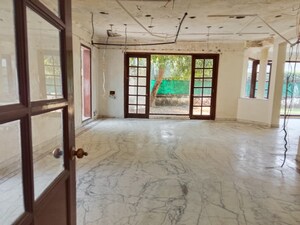 Room in 6 BHK Villa at Sainik Farm – for Sale