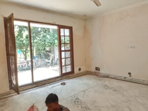 Room in 6 BHK Villa at Sainik Farm – for Sale