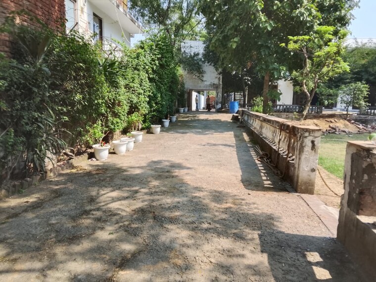 Balcony, sainik farm 6 Bedroom 18000 Sq.Ft. Villa In Sainik Farm Delhi 9312287