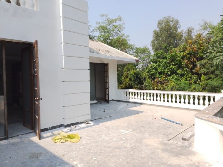 Balcony, sainik farm 6 Bedroom 18000 Sq.Ft. Villa In Sainik Farm Delhi 9312287