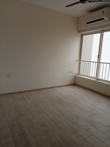 Room in 4 BHK Apartment at Bhawna Apartment, Sector 43 – for Rent