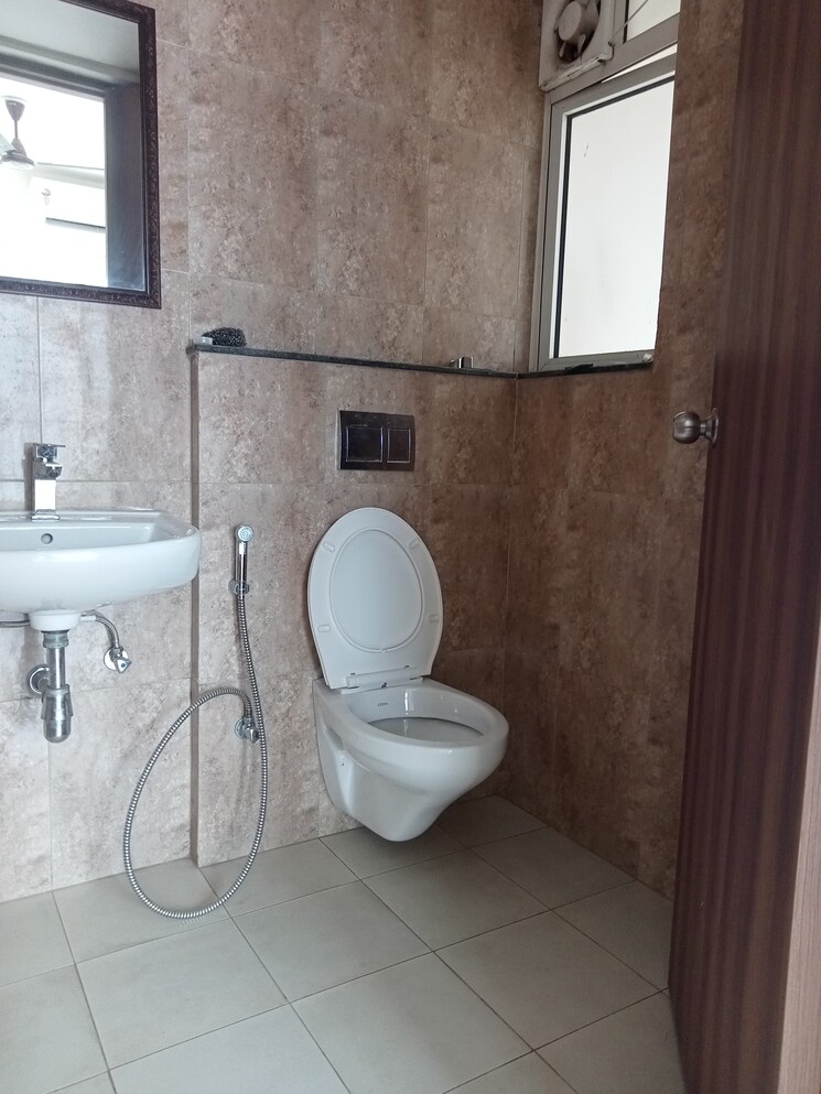 Bathroom, bhawna-apartment 4 Bedroom 3000 Sq.Ft. Apartment In Sector 43 Gurgaon 9312290