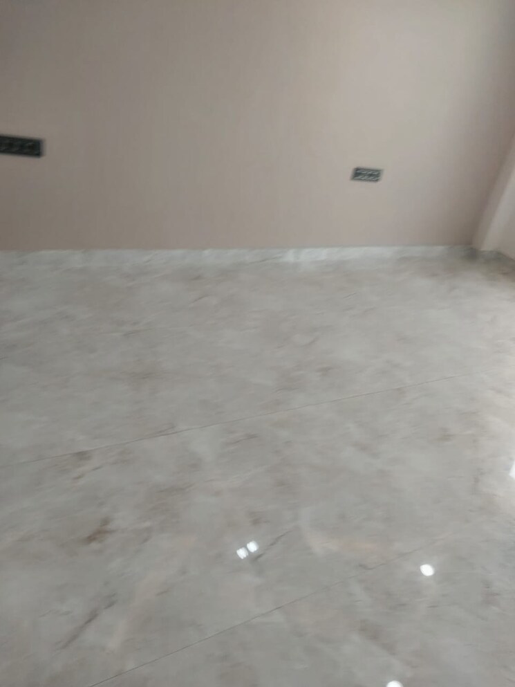 Room, sector 31 4 Bedroom 350 Sq.Yd. Builder Floor In Sector 31 Faridabad 9312281