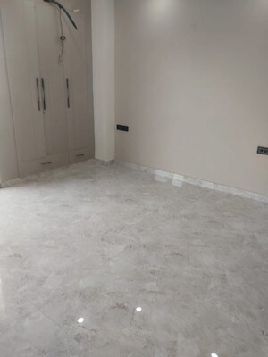 Room in 4 BHK Builder Floor at Sector 31 – for Sale