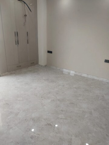 Room in 4 BHK Builder Floor at Sector 31 – for Sale
