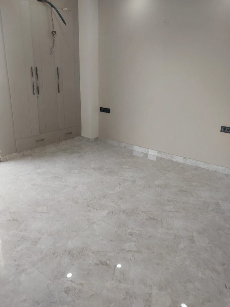 Room, sector 31 4 Bedroom 350 Sq.Yd. Builder Floor In Sector 31 Faridabad 9312281