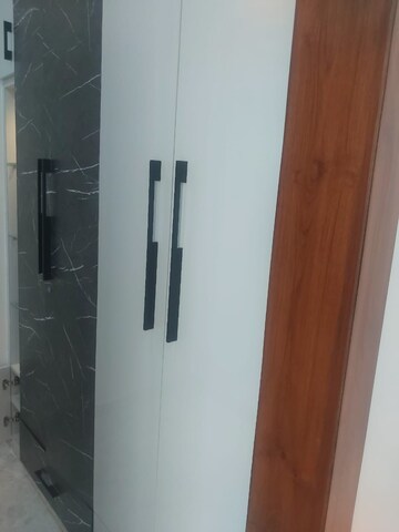 Building Lobby in 4 BHK Builder Floor at Sector 31 – for Sale