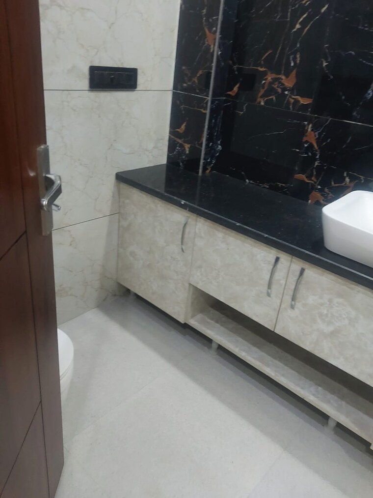 undefined, sector 31 4 Bedroom 350 Sq.Yd. Builder Floor In Sector 31 Faridabad 9312281