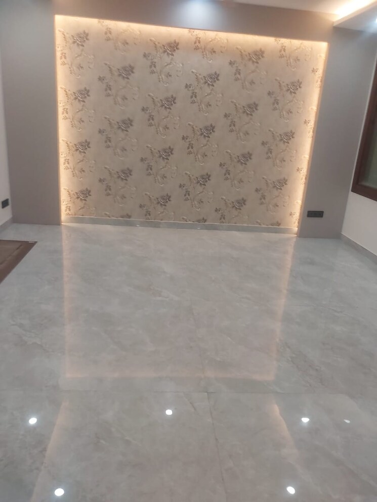 Room, sector 31 4 Bedroom 350 Sq.Yd. Builder Floor In Sector 31 Faridabad 9312281